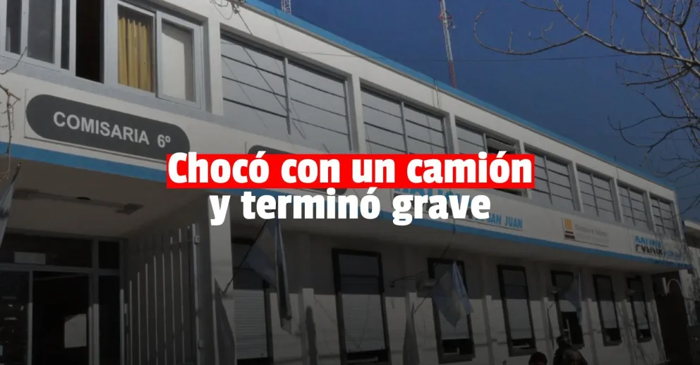 Un motociclista chocó contra un camión y terminó hospitalizado