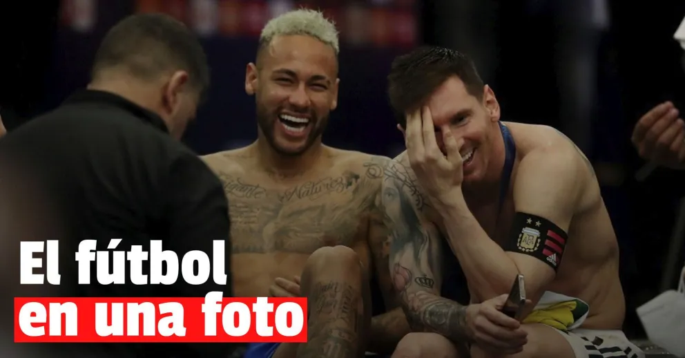 Messi y Neymar charlaron después del partido y la foto recorrió el mundo