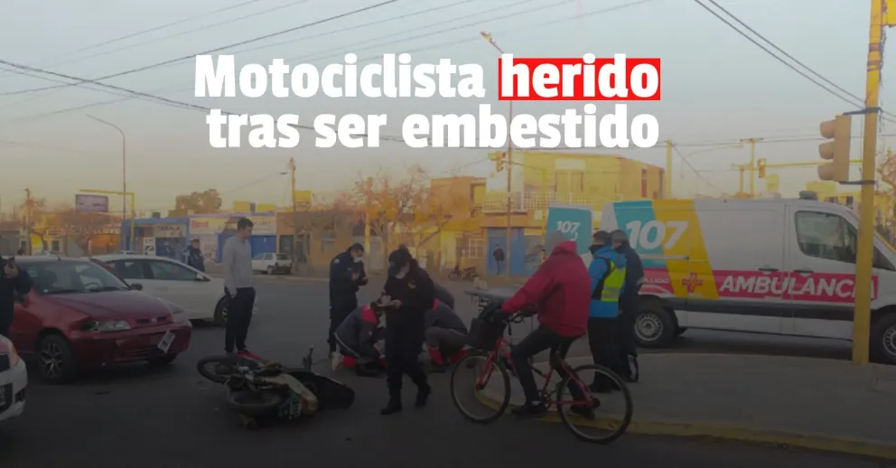 Un auto y una moto colisionaron en Capital y dejaron a un hombre herido