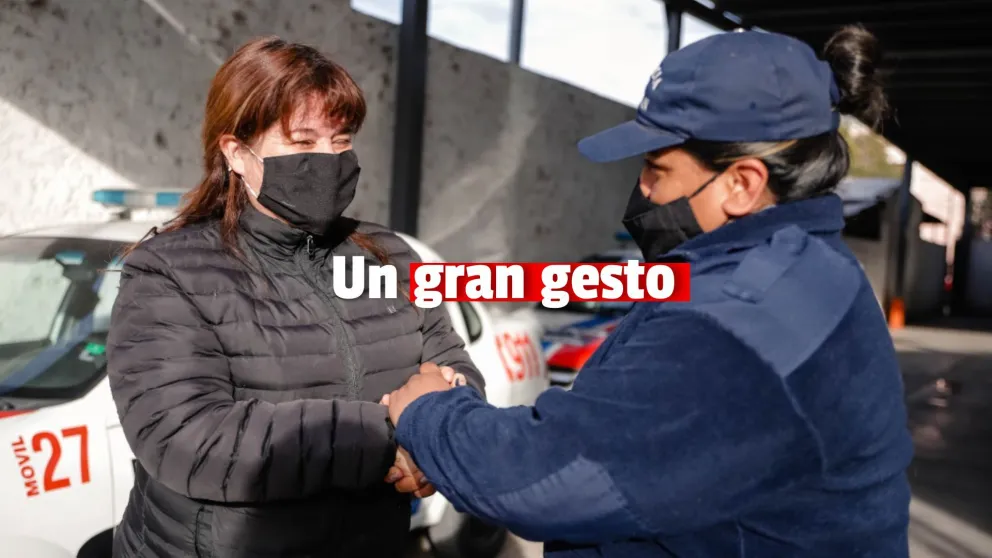 Capital: policías encontraron una billetera y se la devolvieron a su dueña