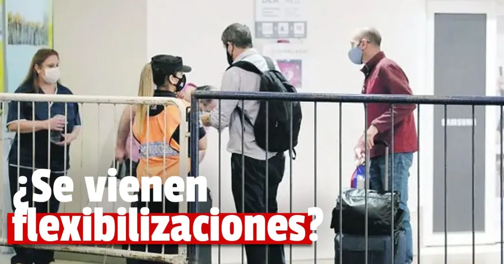 El Gobierno analiza flexibilizar ingresos del extranjero para los vacunados con dos dosis