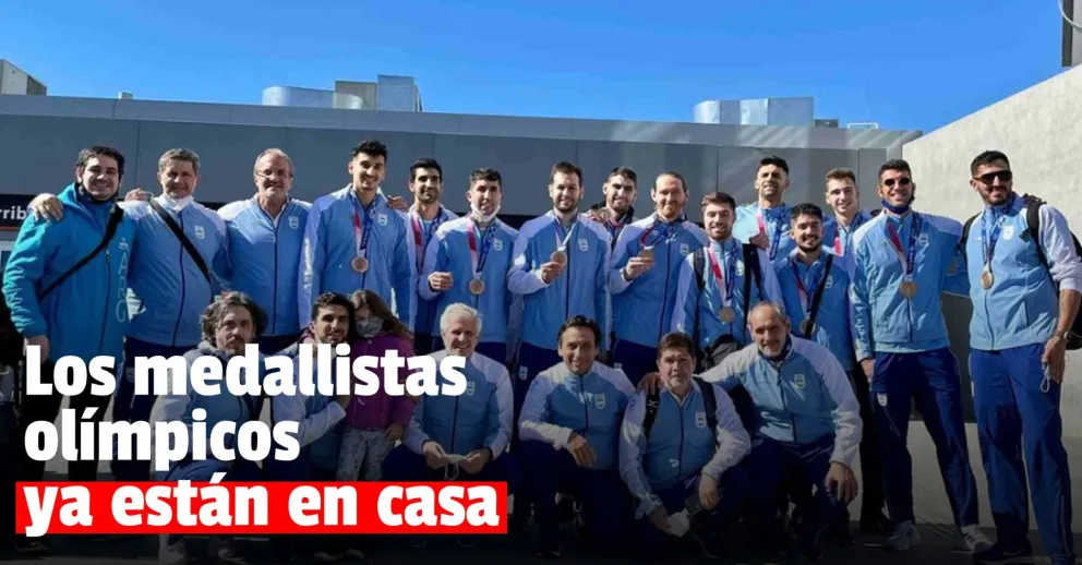 La Selección Argentina de vóley llegó al país tras su hazaña en Tokio