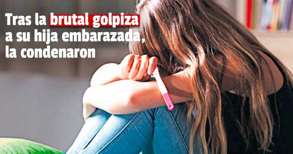 Condenaron a la mujer que golpeó a su hija de 15 años al enterarse que estaba embarazada
