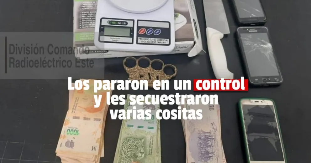 Los paró la policía y les encontraron droga, armas blancas y dinero