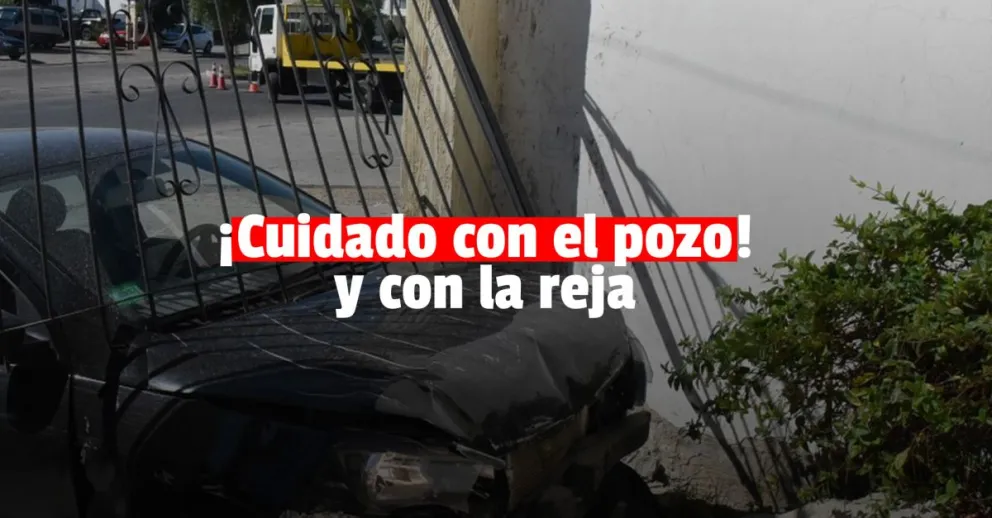 Quiso esquivar un pozo y terminó chocando contra una casa