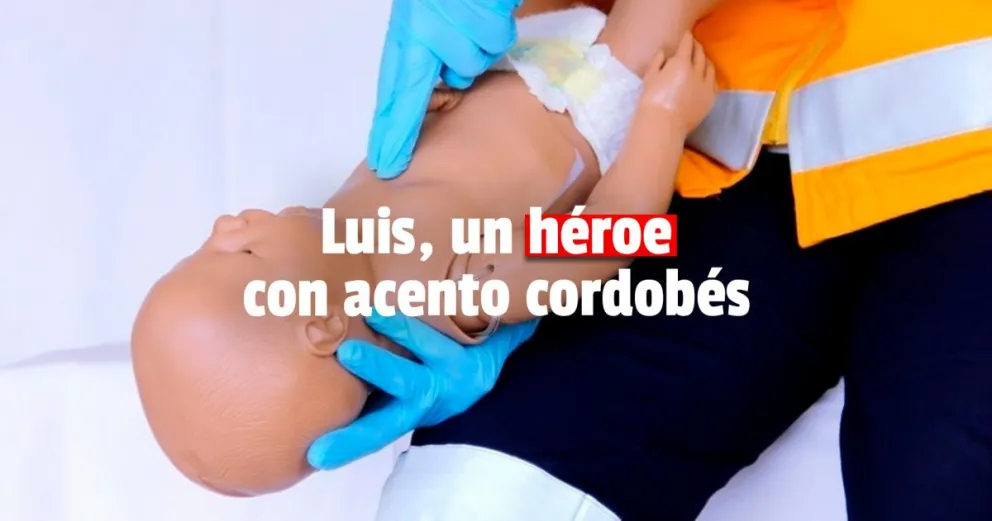 ¿Quién es el hombre que le salvó la vida a una bebé que se ahogó con pochoclos?