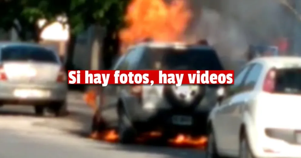 Videos: así se incendió la camioneta estacionada en pleno centro
