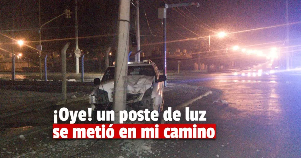 Rawson: conducía una camioneta e impactó contra un poste