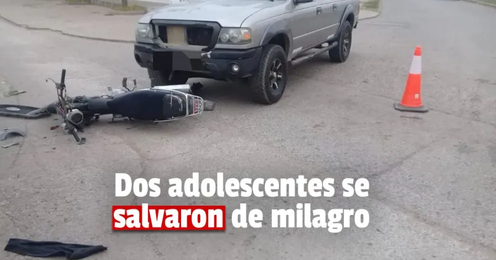 Una camioneta chocó a una moto en la que viajaban dos chicos de 14 años