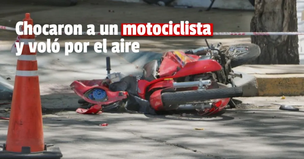 Un motociclista terminó gravemente herido por un fuerte choque en pleno centro