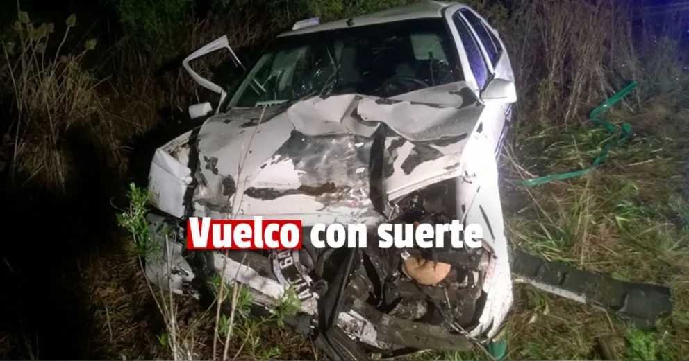 Tres jóvenes volcaron en el Jardín de los Poetas 