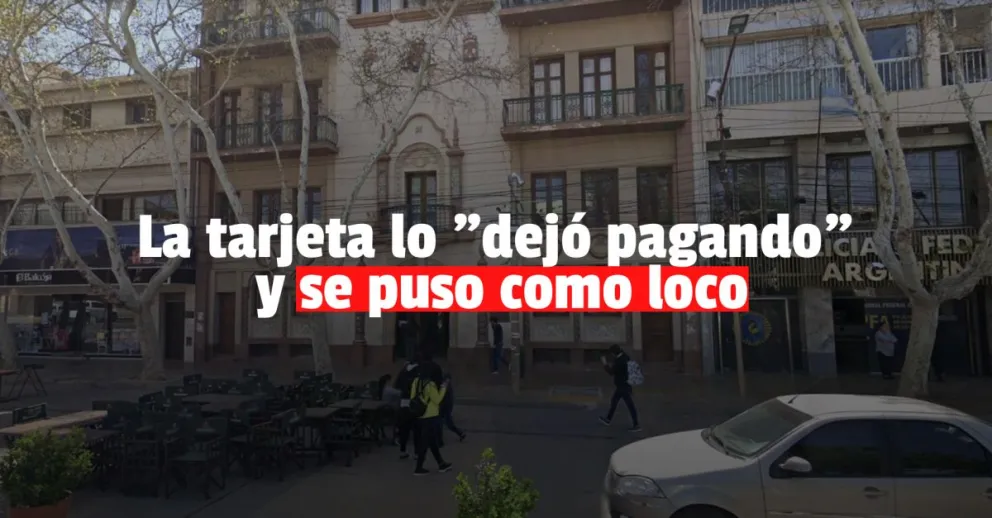 Se enojó con el mozo porque no le funcionaba la tarjeta y armó un escándalo 